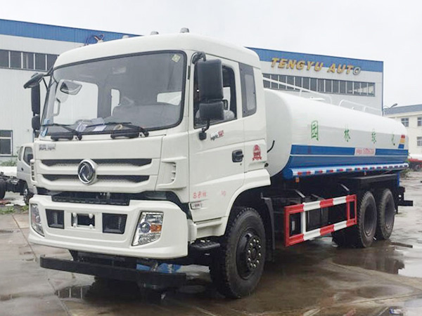 東風后八輪環衛灑水車