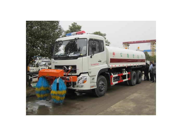 東風(fēng)高速護(hù)欄清洗車